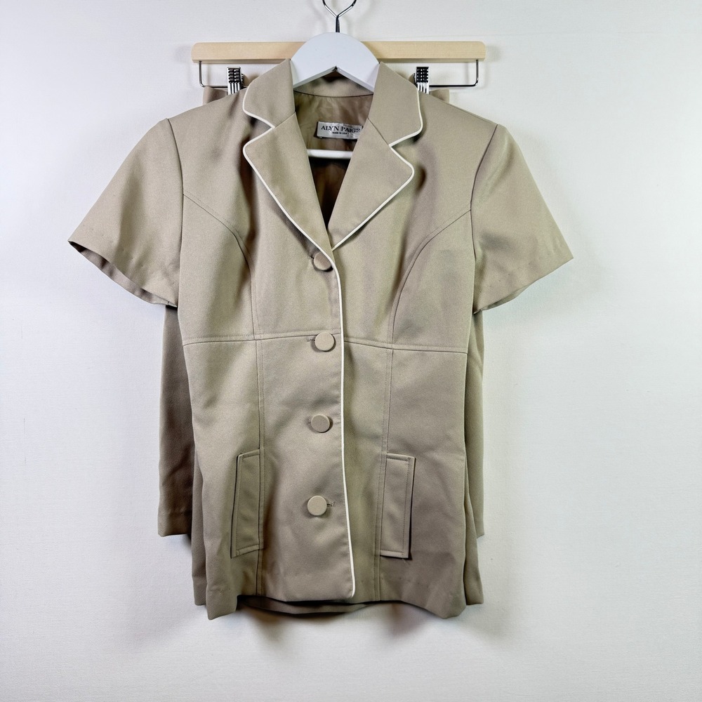 ALYN PAIGE Vintage Tan Contrast Piping Short Sleeve Skirt Suit Set 3/4